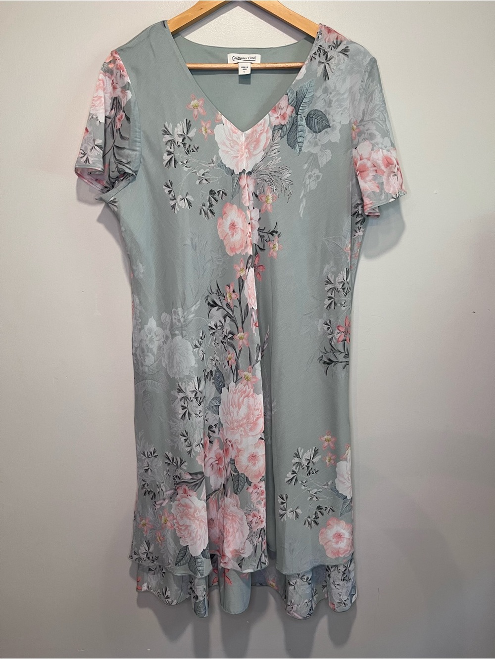 Coldwater Creek Stunning Sage Floral V-Neck Chemise with Pink Blooms